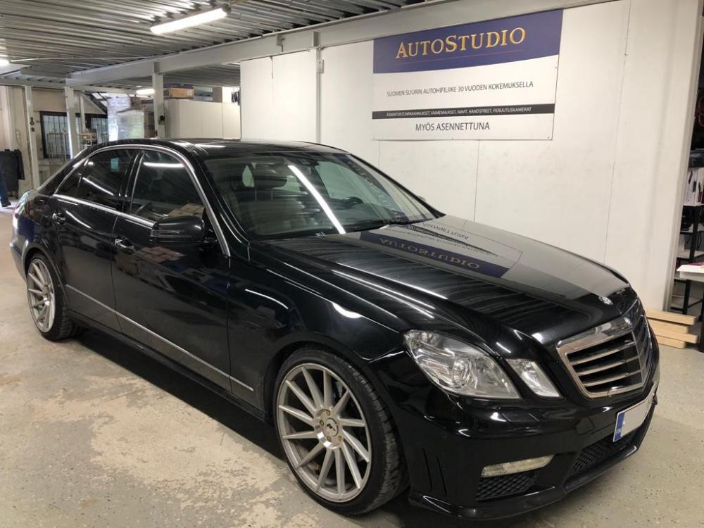 MB W212 2016 kaiuttimien asennus