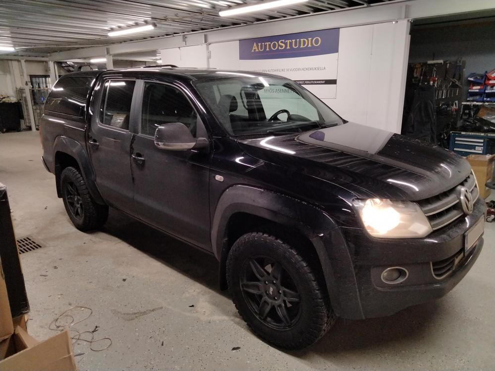 Volkswagen Amarok 2014 soittimen ja kaiuttimien asennus